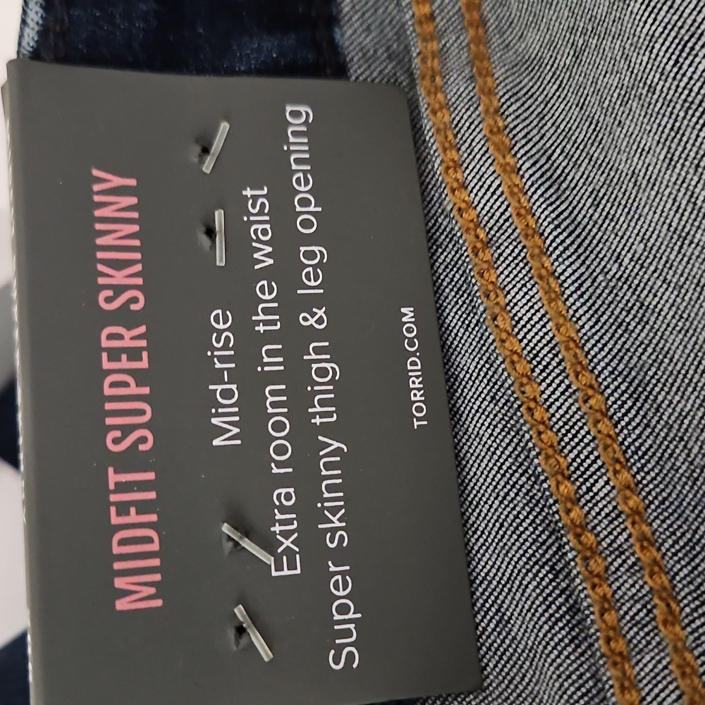 Torrid NWT Midfit Super Skinny Jeans - Picture 7 of 9